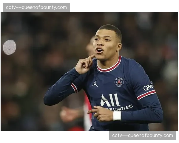 法甲即时：姆巴佩伤退，巴黎圣日耳曼进攻缺乏纵向突破点陷僵局